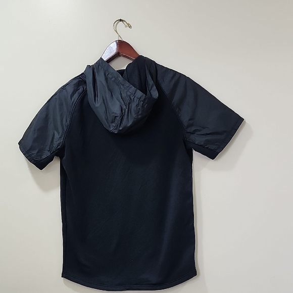 Under Armour Men's Black and Gray Rash Guard - Picture 8 of 12